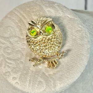 Vintage Sarah Coventry Owl Brooch with bright green eyes